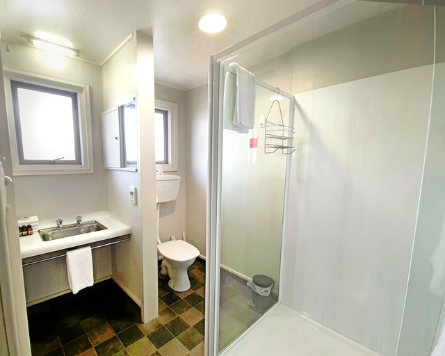 Bathroom 5, The Garden Hotel and Restaurant, Christchurch