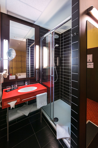 Bathroom 5, PLAZA Premium Salzburg, Salzburg
