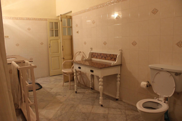 Bathroom 1, Brijraj Bhawan Palace Hotel, Kota