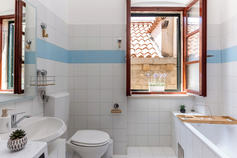 Bathroom 3, Baroque Room, Dubrovnik