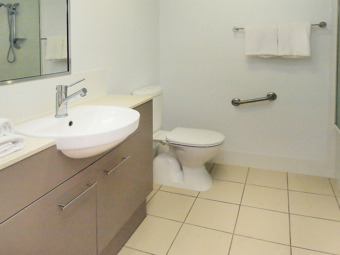 Bathroom 5, Oaks Townsville Gateway Suites, South Townsville