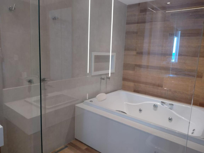 Bathroom 3, Deck de Buzios, Armação dos Búzios