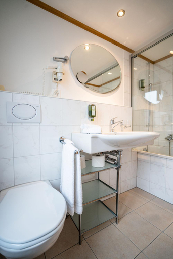 Bathroom 4, Posthotel Roessli, Saanen