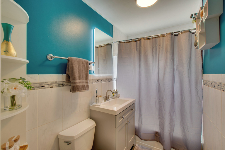Bathroom, Bright Westchester Escape ~ 13 Mi to Downtown, Cook