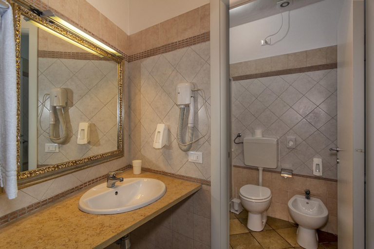 Bathroom 3, Eden Park Resort, Pisa