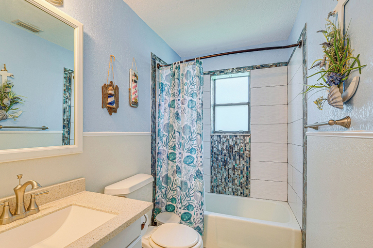 Bathroom 4, Waterfront Hernando Beach Home w/ Dock & Hot Tub!, Hernando