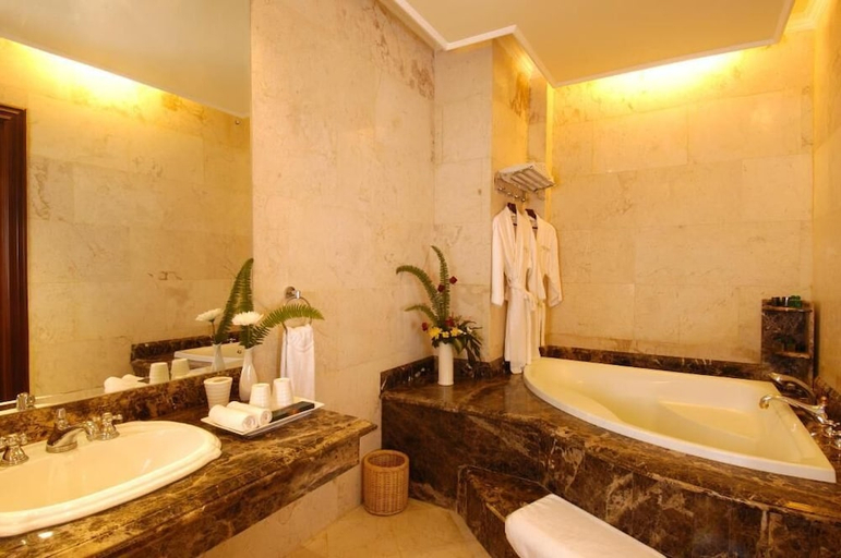 Bathroom, Yasmin Puncak Hotel, Bogor