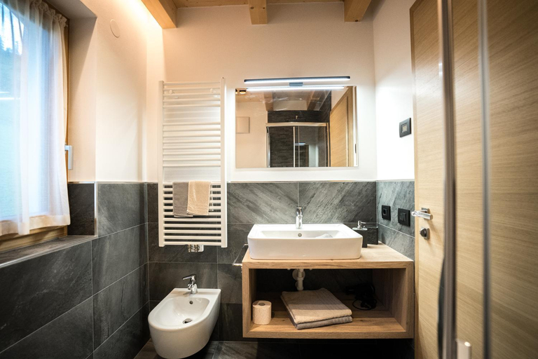 Bathroom 2, Luch de Crusteles, Bolzano