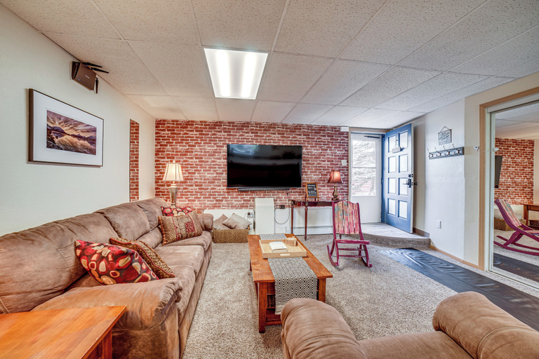 Others 1, Cozy Apartment < 4 Miles to Downtown Anchorage!, Anchorage