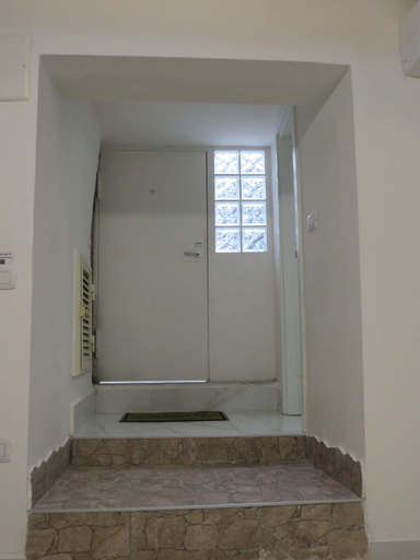 Others 5, Tortora House, Napoli