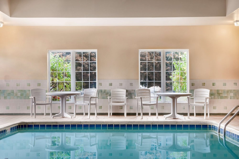 Sport & Beauty, Country Inn & Suites by Radisson, Kalamazoo, MI, Kalamazoo