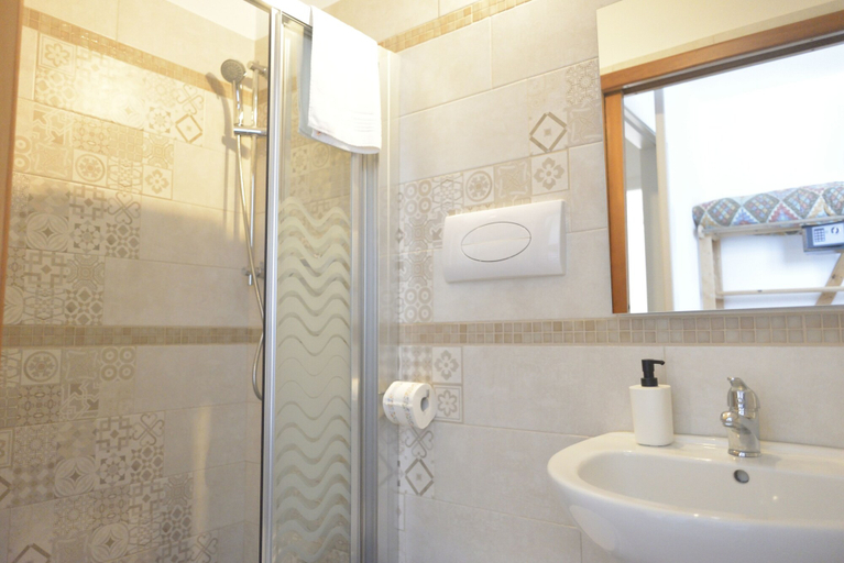 Bathroom 4, Casa Nannì, Bari