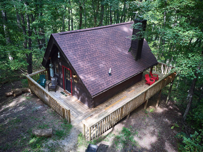 Exterior & Views 1, Wild Columbine - Gatlinburg Area Hottub Romantic Cabin, Sevier