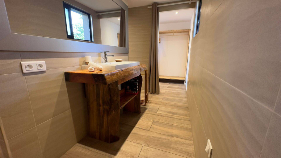 Bathroom 5, Résidence La Plage, Corse-du-Sud