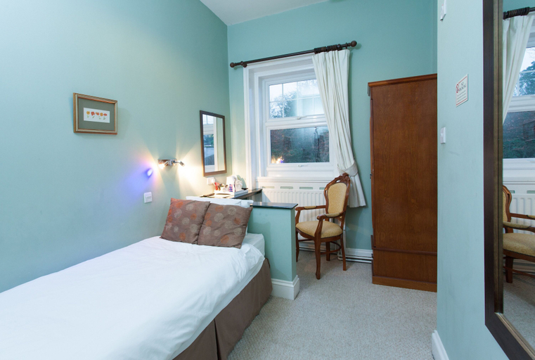 Bedroom 2, Walnut Tree Inn, Northamptonshire