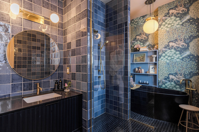 Bathroom 5, Dvele Inn, Division No. 1