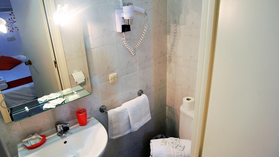 Bathroom 2, CH Antonio, Madrid