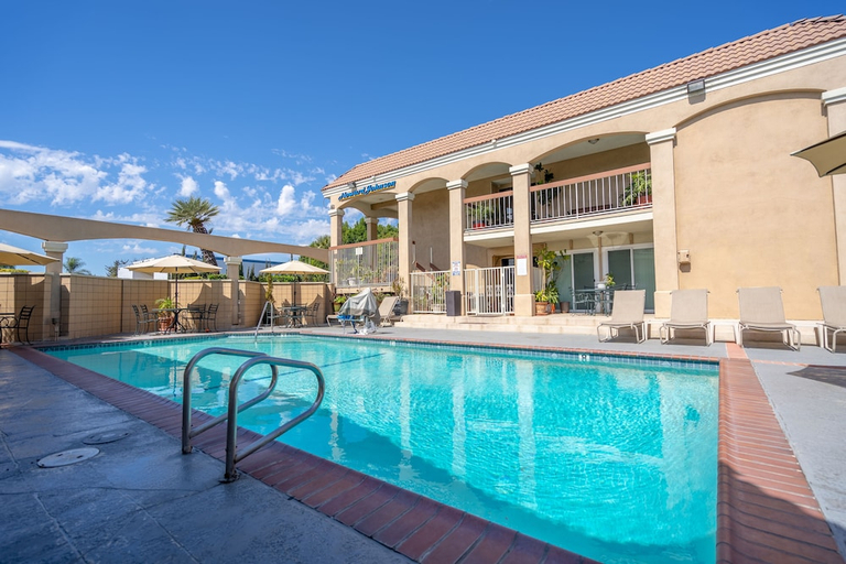 Sport & Beauty 5, Howard Johnson by Wyndham Buena Park, Orange