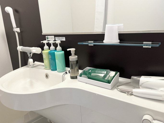Bathroom 14