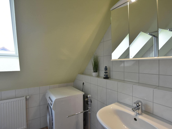 Bathroom 3, Idyllisches Ferienhaus mit uberdachter Terrasse, Nordwestmecklenburg