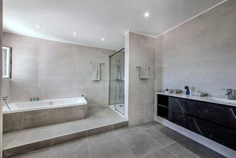 Bathroom 4, Stunnig 5 Bedroom Private Pool Villa With Cinema Room, Loulé
