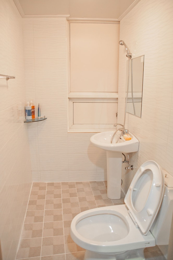 Bathroom 3, Busan Suk Bak Dot Com Guest House, Dong