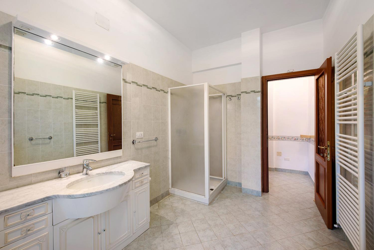 Bathroom 15