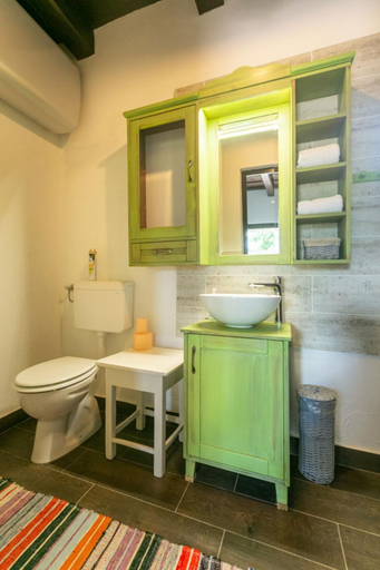 Bathroom 4, Csenger Vendeghazak, Bátonyterenye