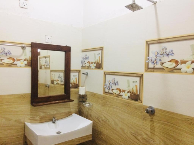 Bathroom 3, Ambel Homestay, N. Palatha East