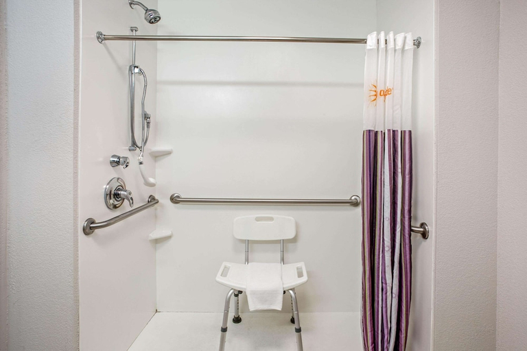 Bathroom 3, La Quinta Inn & Suites by Wyndham Norfolk, Norfolk