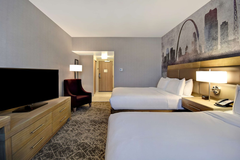 Bedroom 2, DoubleTree by Hilton St. Louis Airport, Saint Louis