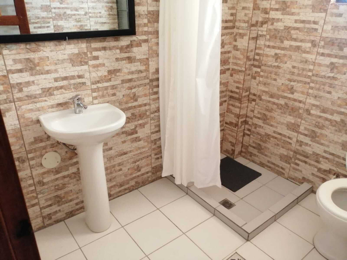 Bathroom 3, Hotel Cesare, Antonio Quijarro