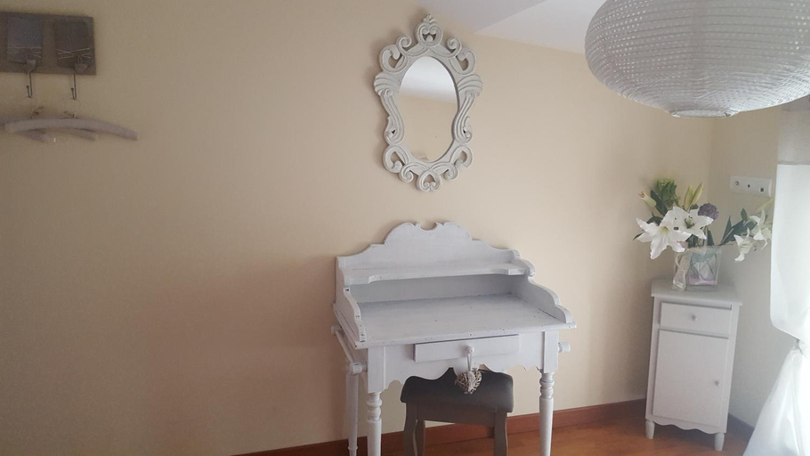 Bathroom 1, Clos des Morillons, Charente-Maritime
