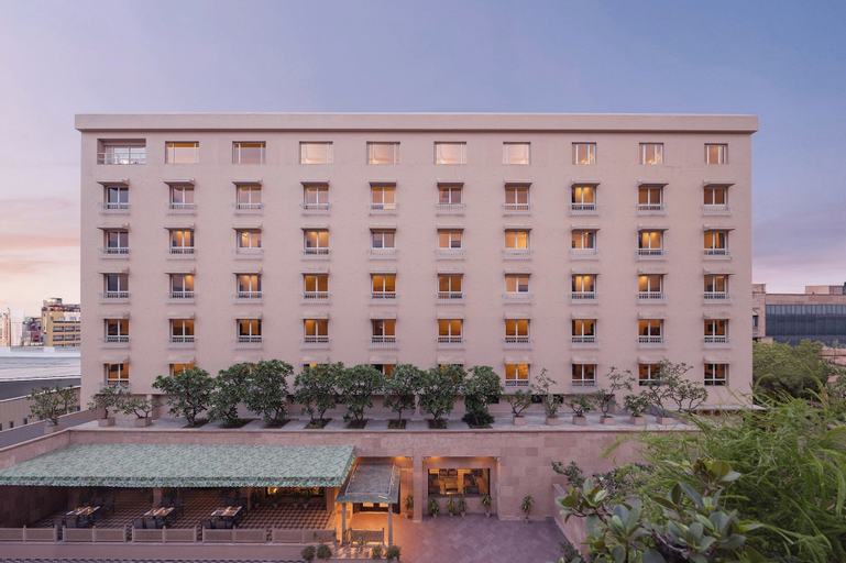 Exterior & Views 14