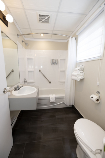 Bathroom, Hôtel-Motel Manoir de Percé, Le Rocher-Percé