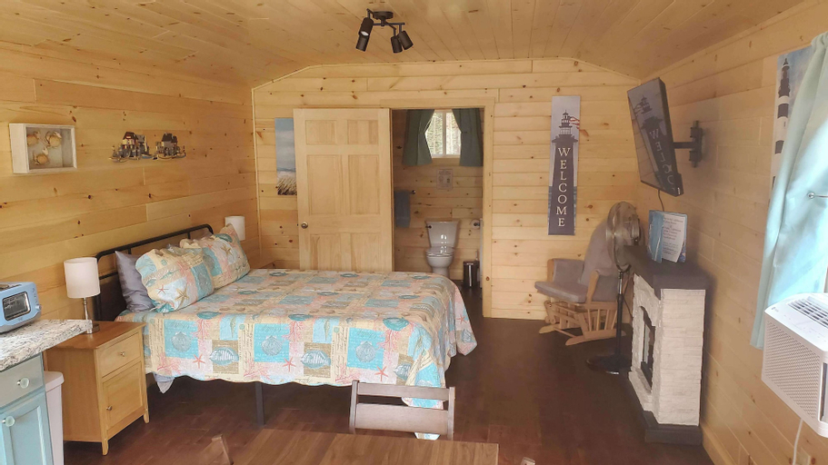 Bedroom 3, Lighthouse Cabins Maine, Hancock