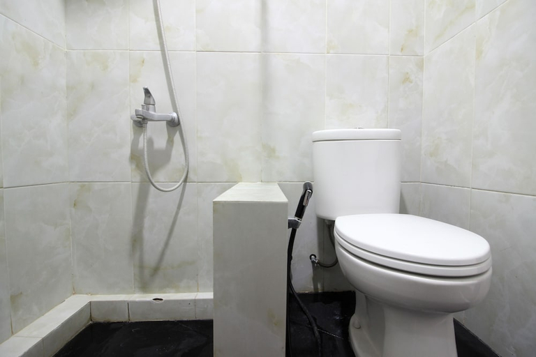 Bathroom, RedDoorz Plus @ Affandi Gejayan, Sleman