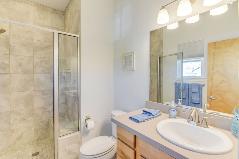 Bathroom 4, Seabrook Getaway w/ Balconies & Bay Views!, Houston