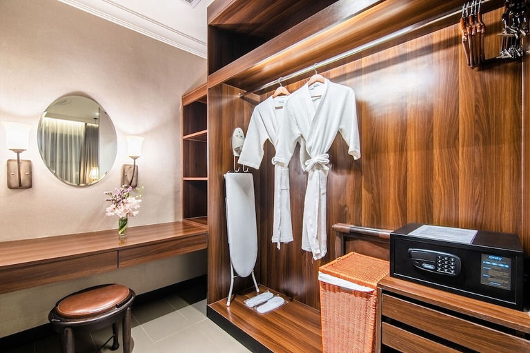 Bathroom 5, Metropole, Bangkok, a Tribute Portfolio Hotel, Wattana