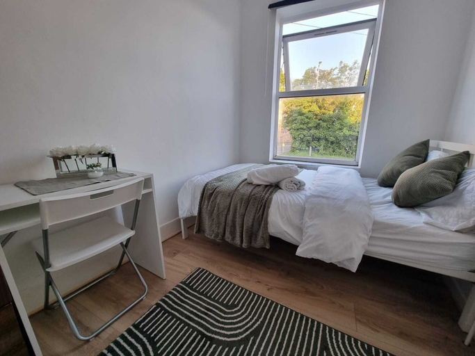 Bedroom 3, Easy Rooms - London Luton Airport, Luton