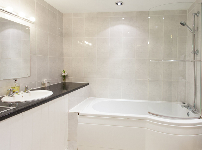Bathroom 3, Walnut Tree Inn, Northamptonshire