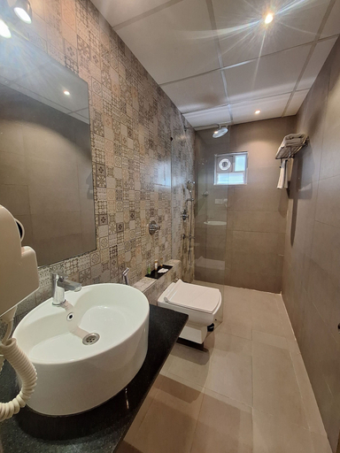 Bathroom 3, Regenta Inn Grand Koramangala, Bangalore