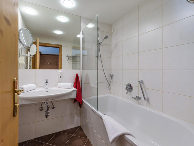 Bathroom 3, Hotel Harfenwirt, Kitzbühel