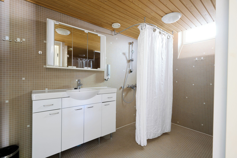 Bathroom 5, Töölö Towers, Uusimaa