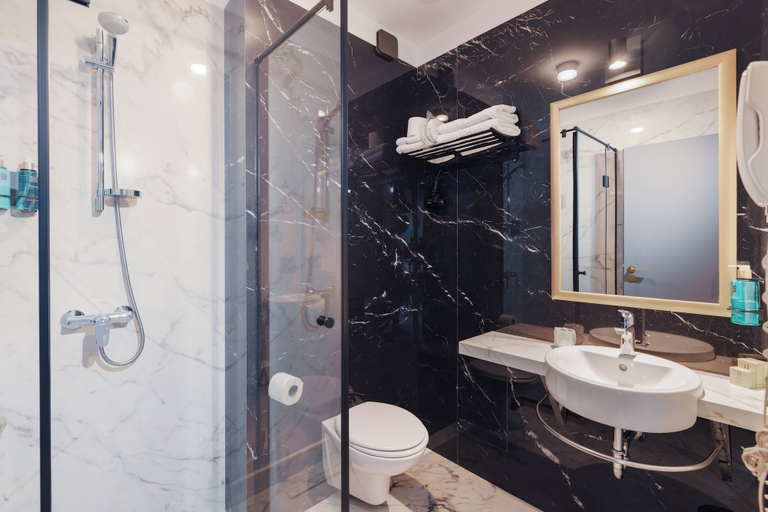 Bathroom 5, Hotel Meridian, Cluj-napoca