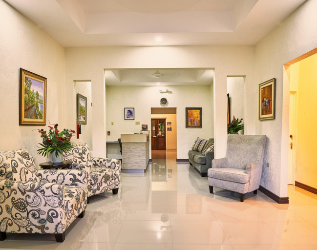 Public Area, Shirley Retreat