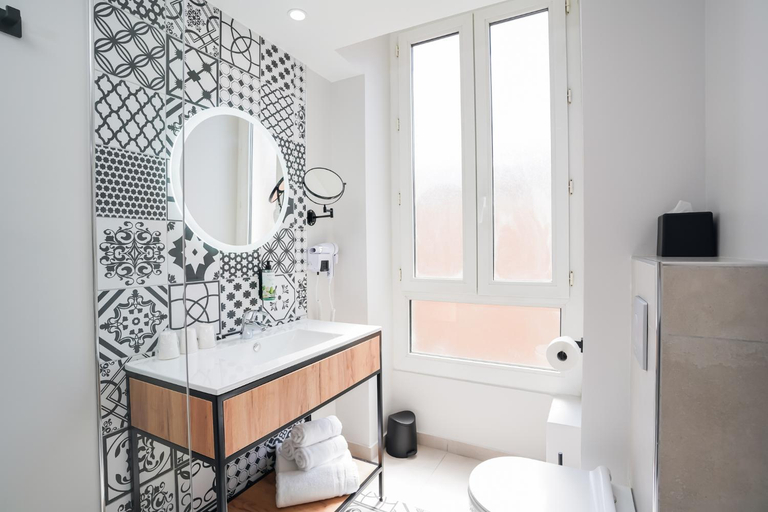 Bathroom 3, Hotel Univers, Alpes-Maritimes