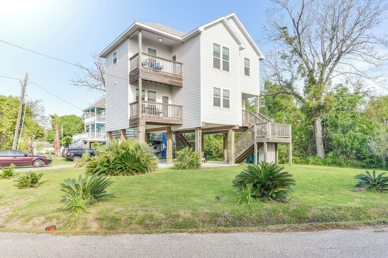 Exterior & Views 2, Seabrook Getaway w/ Balconies & Bay Views!, Houston