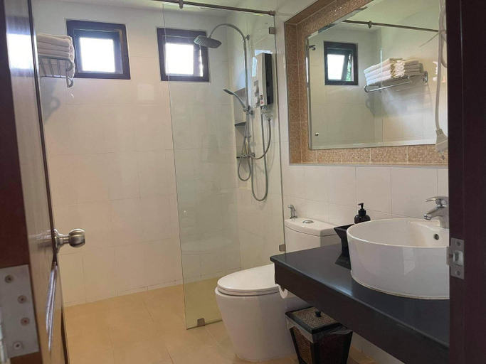 Bathroom 4, Arthaya Villas, Ko Lanta