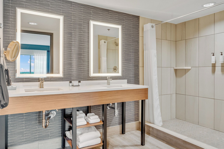 Bathroom 3, Grand Casino Hinckley, Pine